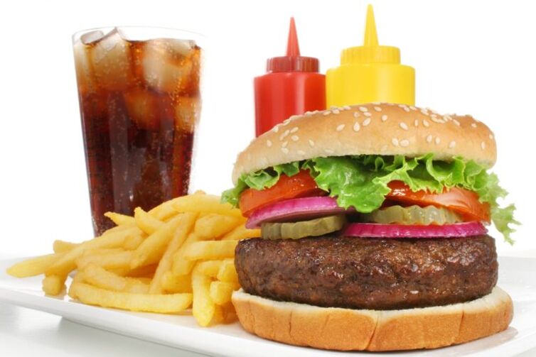 Beim Abnehmen sollten fetthaltige und frittierte Lebensmittel vermieden werden.
