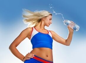 Wasser trinken, um Gewicht zu verlieren