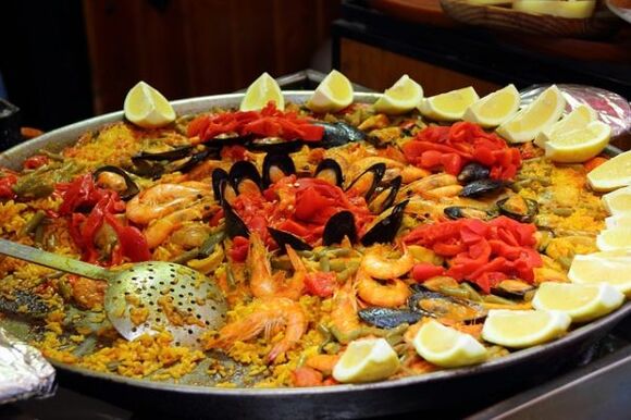 Pilaw mit Meeresfrüchten für die mediterrane Ernährung