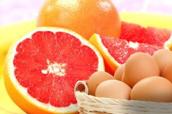 Eier und Grapefruit zum Abnehmen